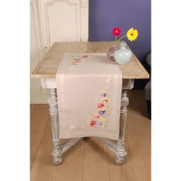 Chemin de table à broder « pensées »