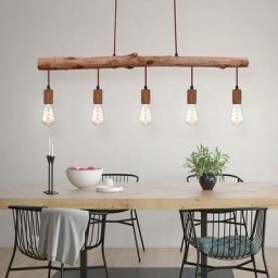Plafonnier de style vintage avec barre en bois à filament suspendu dans un ensemble comprenant des