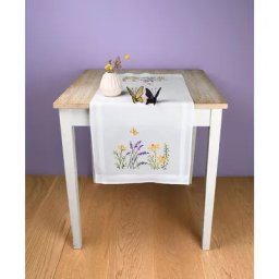 Chemin de table à broder « lavande et papillons »