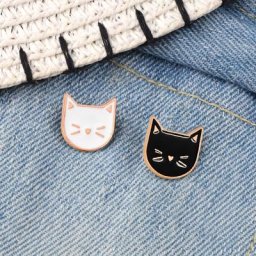 Broches en métal et émail pour femmes 2 pièces/ensemble Animal chat noir et blanc Badge de