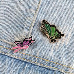 Magnifiques épingles papillon en émail broche magique de dessin animé pour vêtements sac à dos