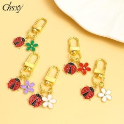 Porte-clés coccinelle en émail mignon Kawaii insecte coccinelle rouge fleur colorée en métal pour