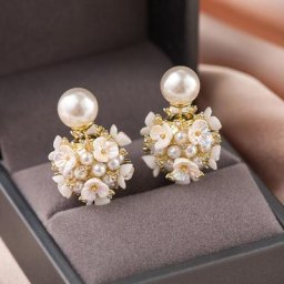 Boucles d'oreilles élégantes en perles de fleurs pour femmes coquillage de tempérament blanc boule