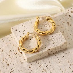 Boucles d'oreilles créoles torsadées en forme de CC pour femme plaqué or 18 carats acier