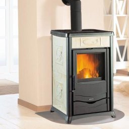 Nordica Extraflame - Poele a' bois La Rossella Plus avec revetement exte'rieur en faience couleur