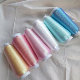 Rouleau de Fil de Ligne de Machine à Coudre en Polyester Ciré localité et Argenté pour Broderie