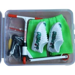 Mini ensemble de jouets de doigt de scooter de doigt avec des chaussures de pantalon petits jouets