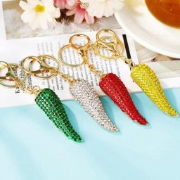 Porte-Clés Créatif en Métal Rouge Mini Pendentif Belle Clé en Alliage JOBag Accessoire de
