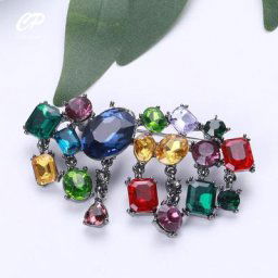 Broche en verre de cristal de personnalité raffinée exagérée mode tempérament polyvalent Cardigan
