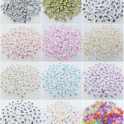 100 pièces/lot perles rondes plates Alphabet/lettre acrylique entretoise 12 couleurs taille 7mm