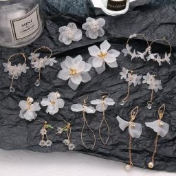 Boucles d'oreilles pendantes à fleurs en acrylique blanc pour femme chaîne à pampilles en alliage