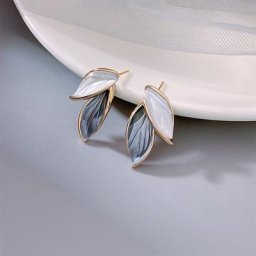 Boucles d'oreilles pendantes en métal pour femmes nouvelle collection bijoux en métal frais