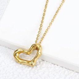 Collier pendentif en forme de cœur ajouré pour femmes chaîne de clavicule en or en acier