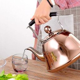 Bouilloire sifflante pour cuisinière à gaz Bouilloire 2l Sifflet en acier inoxydable Bouilloires à