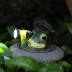 1pc Statue de Jardin avec Eclairage Solaire,Figurine de grenouille en résine,Décoration extérieure