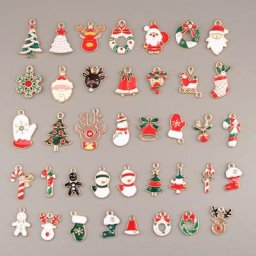 Breloques en émail de la série de Noël colorées mélangées petit pendentif bijoux faits à la main