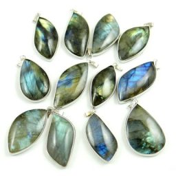 Pierre de lune en cristal naturel ornement de gemme brute perle de labrlumen ite polie pendentif