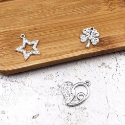 Breloques étoiles brillantes en strass 10 pièces pentagramme cœur trèfle à quatre feuilles