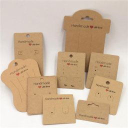 Carton de papier kraft fait à la main avec amour série de cartes de collier et de boucle d'oreille
