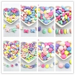 Perles d'espacement en acrylique colorées toutes sortes de formes pour la fabrication de bijoux