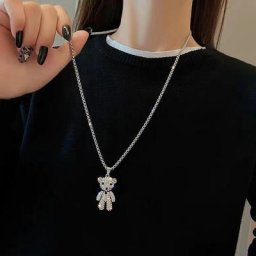 Collier en titane et acier inoxydable pour femmes chaîne incolore plein de diamants ours