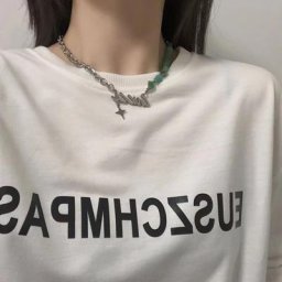 Collier rétro en Onyx vert Design de Niche assorti à tout haut de gamme en acier titane chaîne