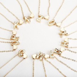Collier pendentif coeur initial pour femme design simple or argent lettre de document nom tour