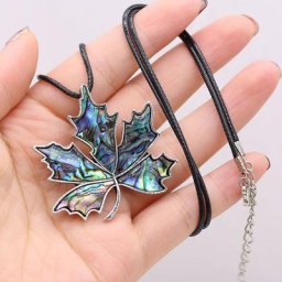 Collier en coquillage d'ormeau naturel broche en forme de feuille d'érable 45x45mm pour la