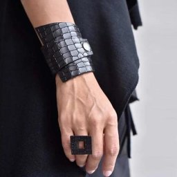 Bracelets en cuir faits à la main pour femmes bijoux à la mode breloques punk art de créateur