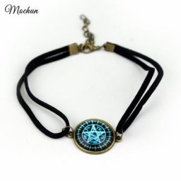 MQCHUN – Bracelet en cuir noir avec dôme en verre super naturel inspiré du dessin animé majordome