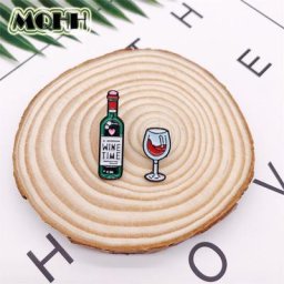 Broche en alliage d'émail pour femmes design de dessin animé créatif amour vin verre de vin