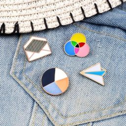 Broches rondes en métal 4 styles à la mode dessin animé émail mignon cercle enveloppe ronde