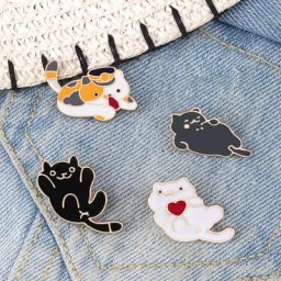 Mini Broche en Métal en Forme de Chat en Émail 4 Styles Créatifs Dessin Animé Animal Drôle
