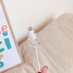 Étui mignon arc-en-ciel coloré en forme de cœur pour iPhone et Apple protection pour câble de
