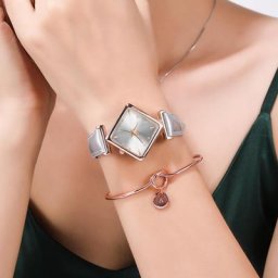 Montre-bracelet rectangulaire simple et élégante pour femme horloge à quartz argentée montres en