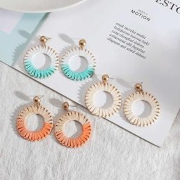 Boucles d'oreilles rondes en raphia pour femmes bijoux bohèmes tissés à la main colorés évidés