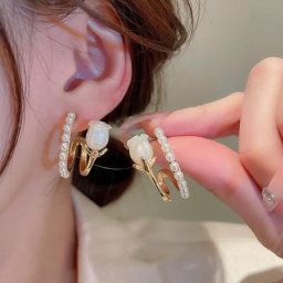 Boucles d'oreilles à tige de fleur de tulipe pour femmes double couche conception en forme de C