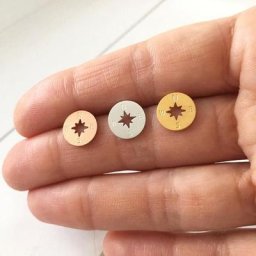 Boucles d'oreilles avec boussole découpées en disque de couleur Rose Minimal en acier inoxydable à