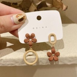 Boucles d'oreilles pendantes asymétriques à fleurs pour femmes design coréen amour exquis