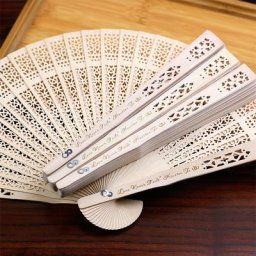 Éventail à main pliable en bois gravé personnalisé 60 pièces avec LOGo personnalisé cadeaux de