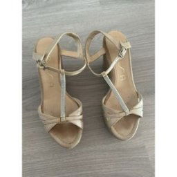 Sandales Unisa Sandales compensées avec strass Beige