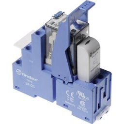 Finder 58.33.9.012.0050 Module relais Tension nominale: 12 V/DC Courant de commutation (max.): 10 A 3 inverseurs (RT) 1 pc(s)