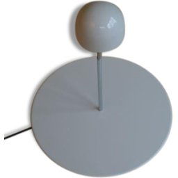 Base en métal laqué blanc, axe en acier chromé surmonté d une coupole en porcelaine blanche Artemide