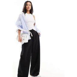 Asos Petite ASOS DESIGN Petite - Pantalon dÃ©contractÃ© coupe droite ajustÃ©e - Noir Noir 32 female