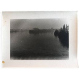 ART Rosine nusimovici, sans titre (fleuve), c 1980. tirage argentique n&b noir 40x0x30