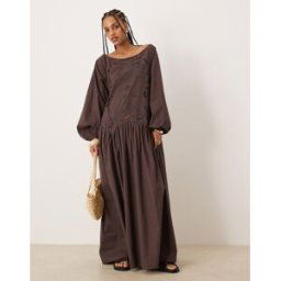ASOS DESIGN - Robe longue Ã col froncÃ© et taille basse avec fleurs ajourÃ©es - Chocolat-Marron Marron 38 female