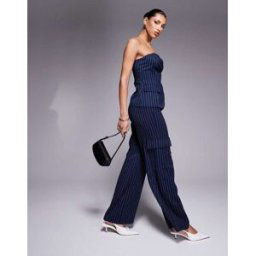 ExclusivitÃ© - In The Style x Natalya Wright - Pantalon d'ensemble ample et ajustÃ© avec poches et fines rayures - Bleu marine Bleu marine 34 female