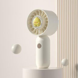 La main tient un petit ventilateur de poche portable, style : canard blanc.