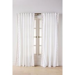 Rideau en Coton Brodé à Bordure Festonnée en Orange taille: 108" chez Anthropologie