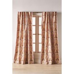 Rideau en coton jacquard motif oiseau et fraise en Pink taille: 50 x 84 chez Anthropologie